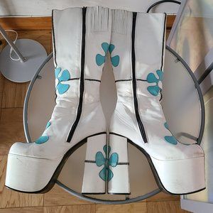 EXTREMELY RARE  Vintage Luichiny Platform Boots